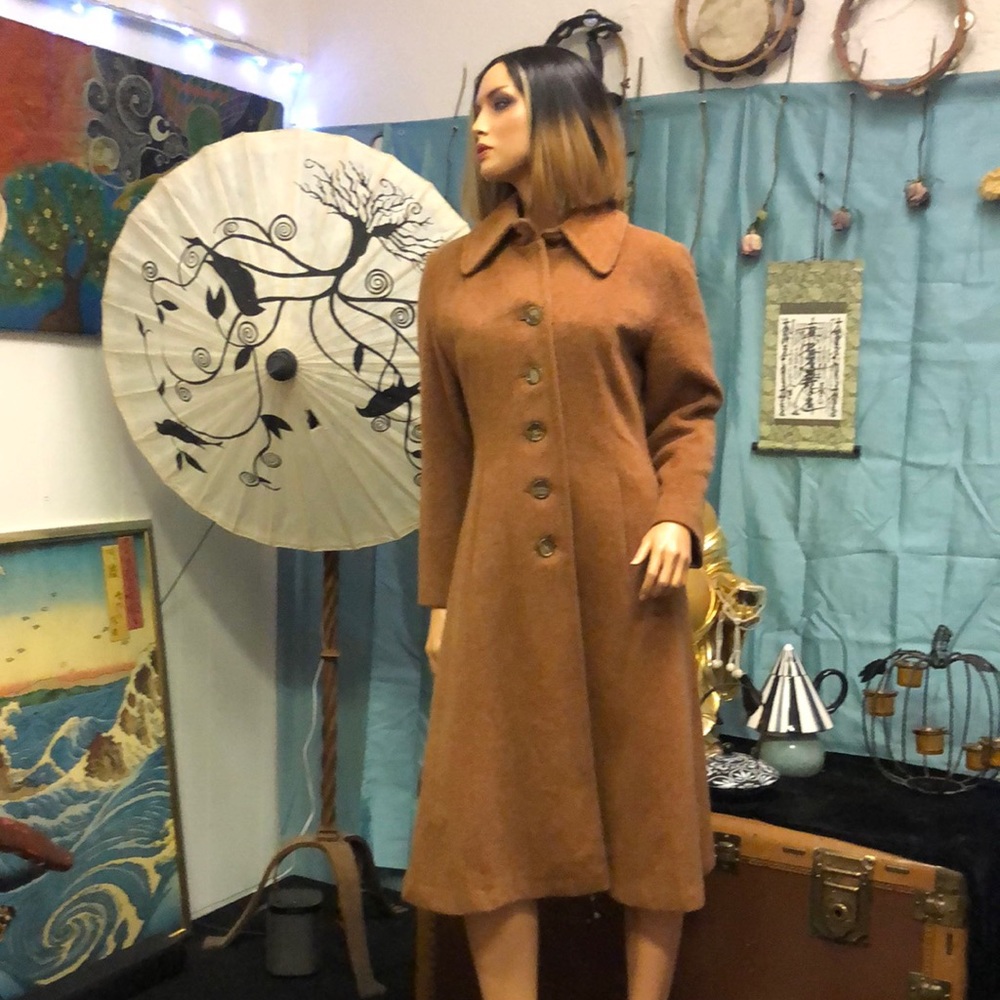 VINTAGE UNION MADE IN THE USA BROWN BUTTON UP SWING COAT W/PLEATS SUEDE ELBOW 6